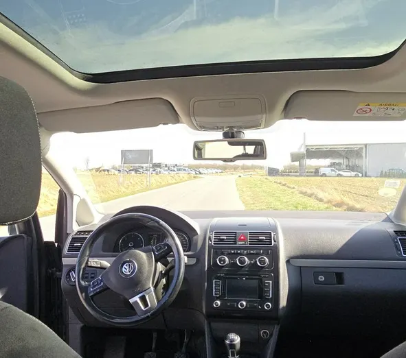 VOLKSWAGEN Touran -