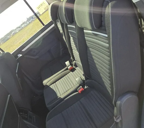 VOLKSWAGEN Touran -
