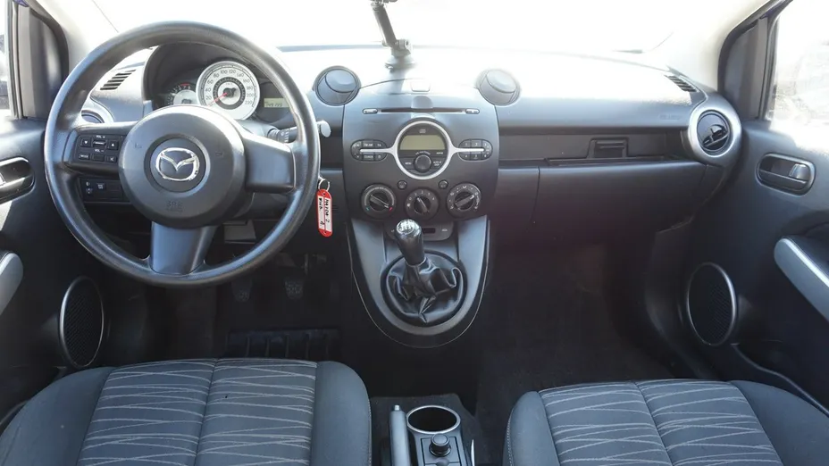 MAZDA 2 -
