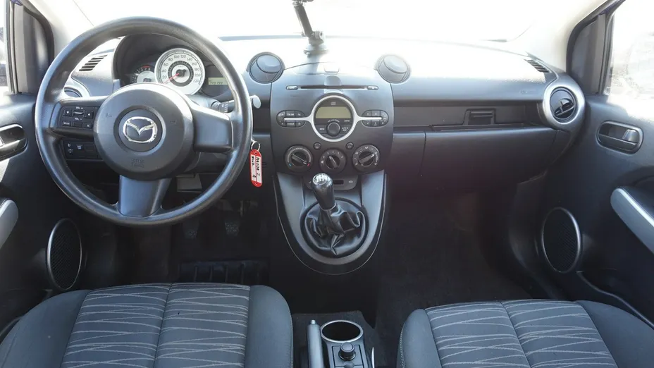 MAZDA 2 -