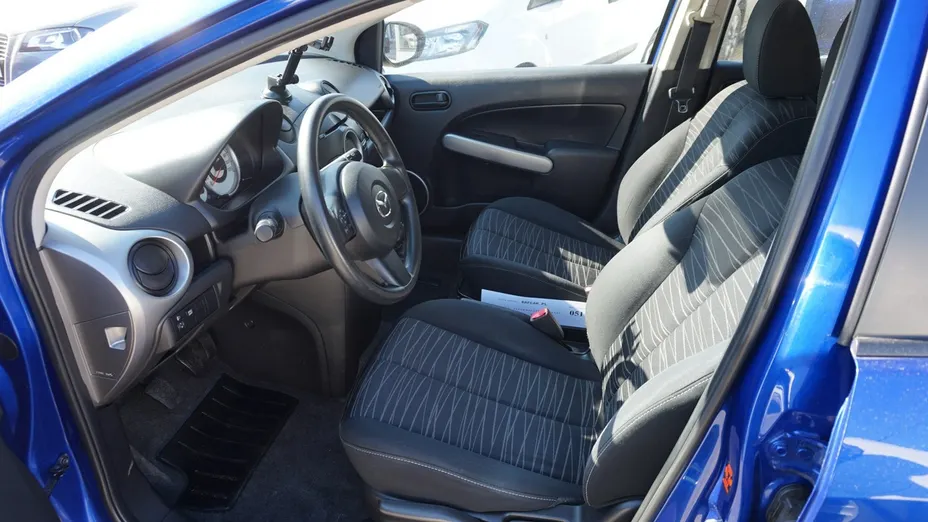 MAZDA 2 -
