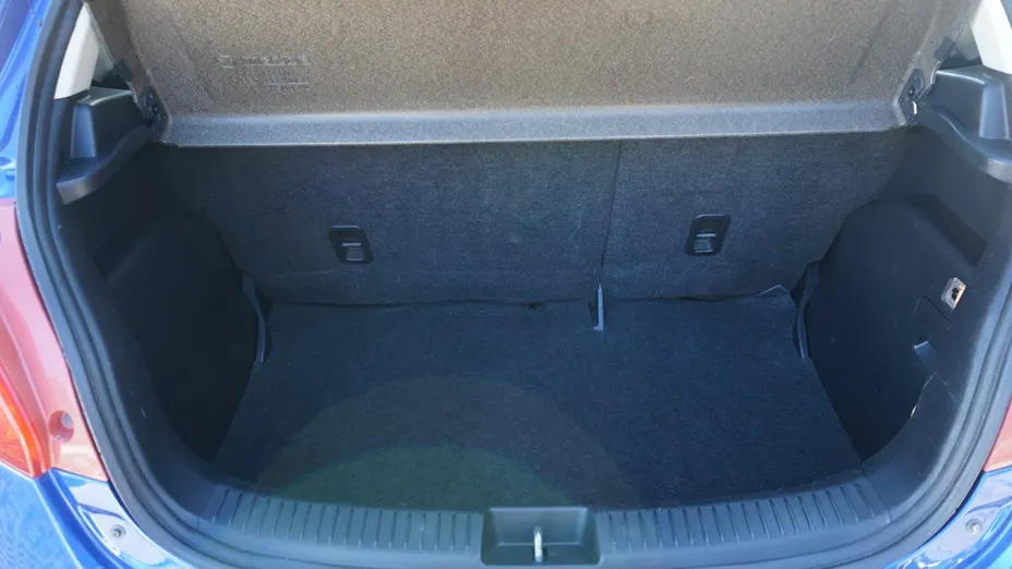 MAZDA 2 -