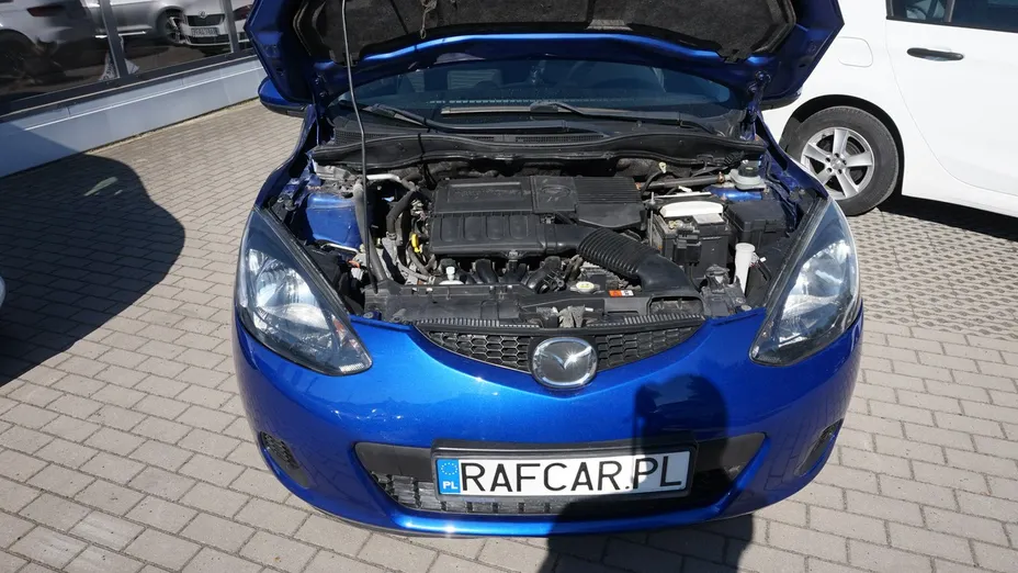 MAZDA 2 -