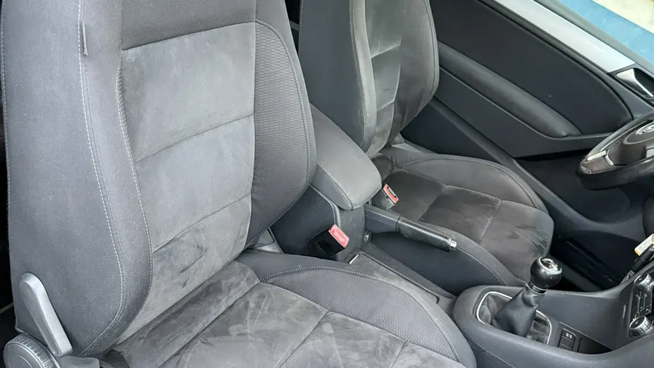 VOLKSWAGEN Golf -