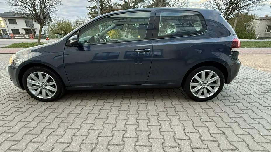 VOLKSWAGEN Golf -