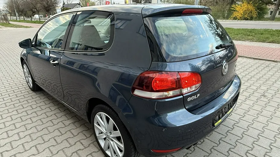 VOLKSWAGEN Golf -