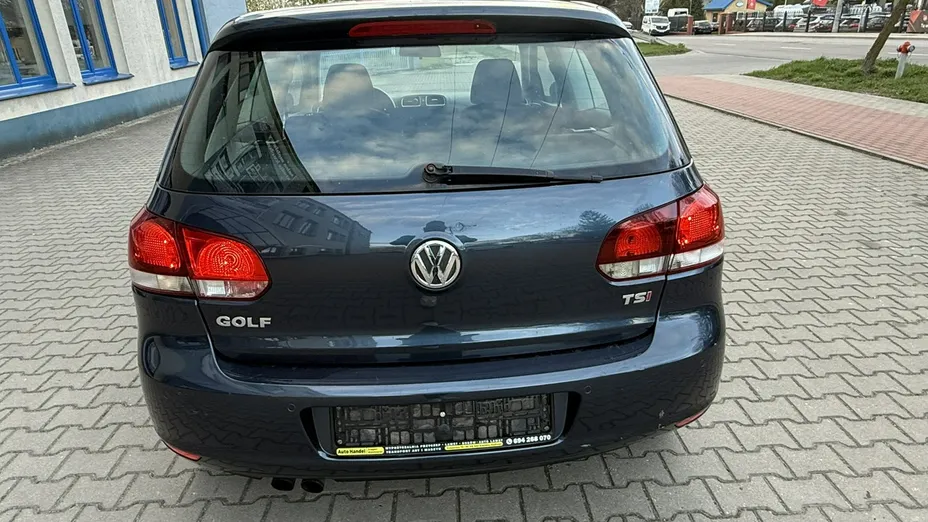 VOLKSWAGEN Golf -
