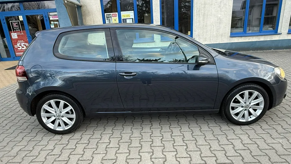 VOLKSWAGEN Golf -
