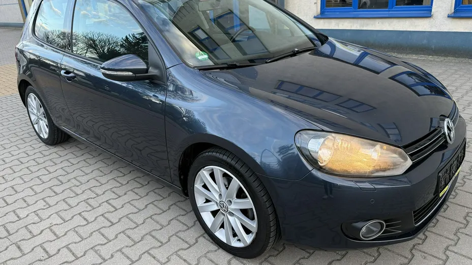 VOLKSWAGEN Golf -