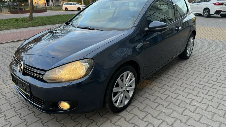 VOLKSWAGEN Golf -
