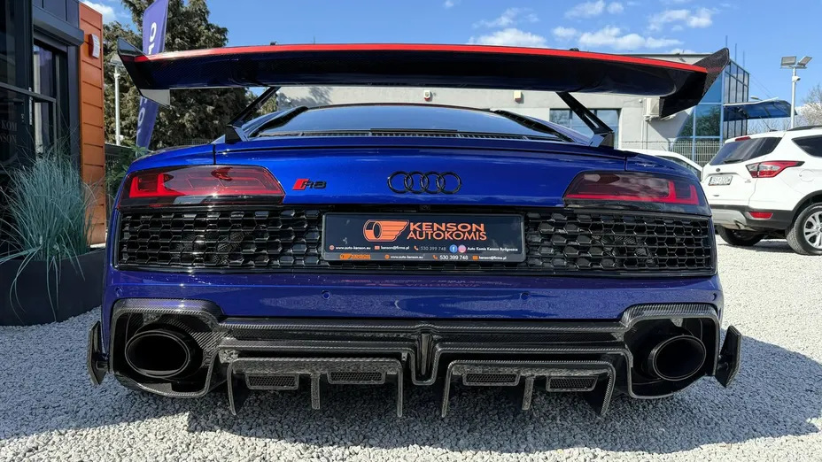 AUDI R8 -