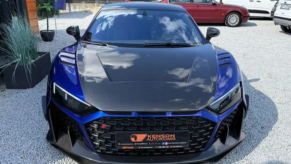 AUDI R8 -