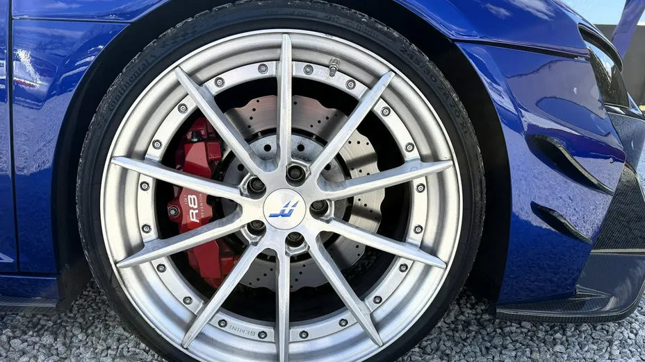 AUDI R8 -
