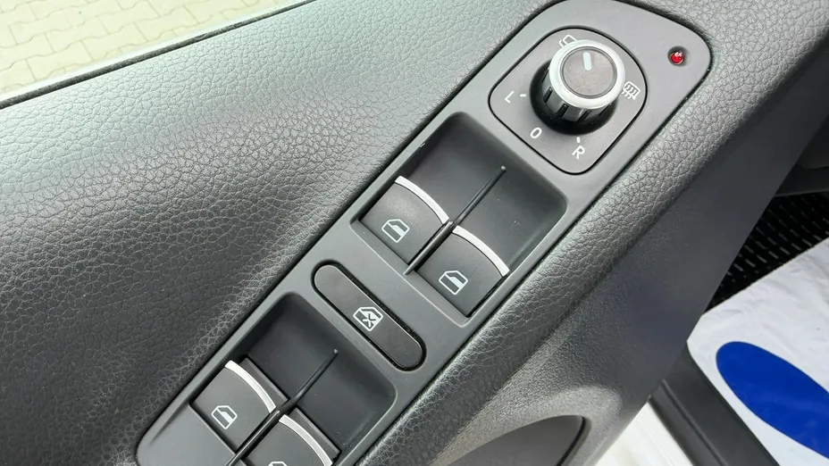 VOLKSWAGEN Tiguan -