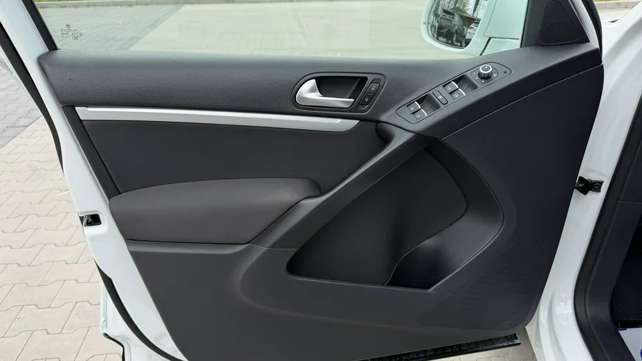 VOLKSWAGEN Tiguan -