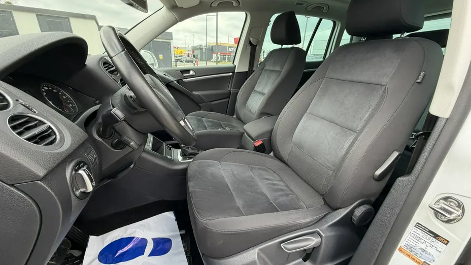 VOLKSWAGEN Tiguan -