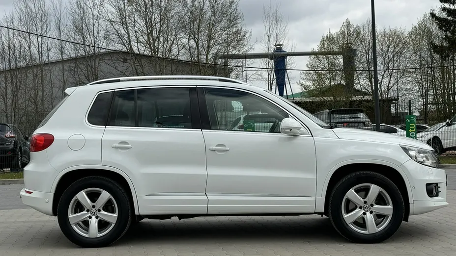 VOLKSWAGEN Tiguan -