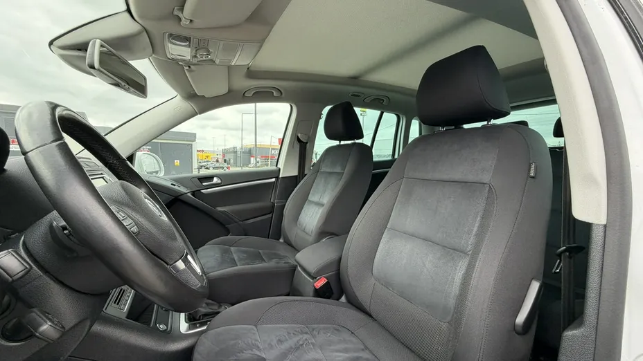 VOLKSWAGEN Tiguan -