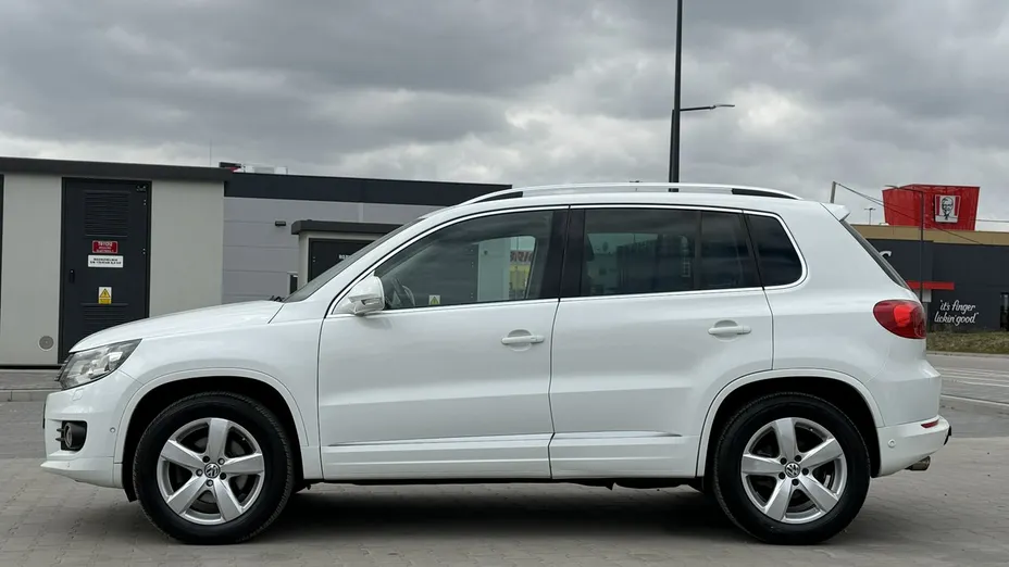 VOLKSWAGEN Tiguan -