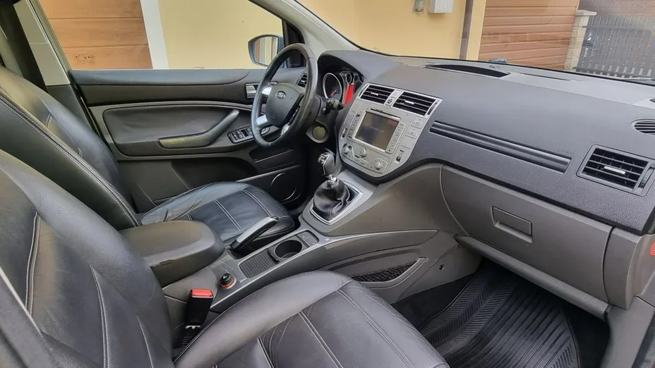 FORD Kuga -