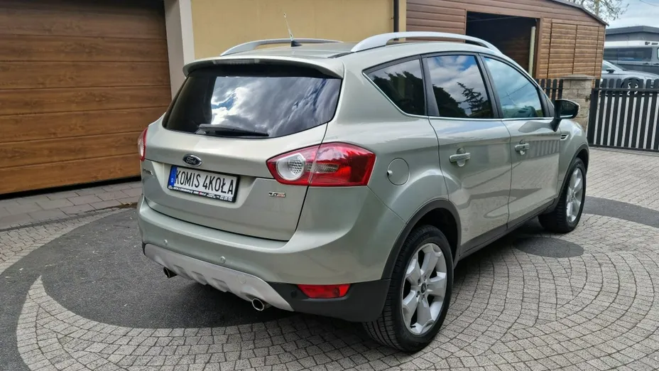 FORD Kuga -