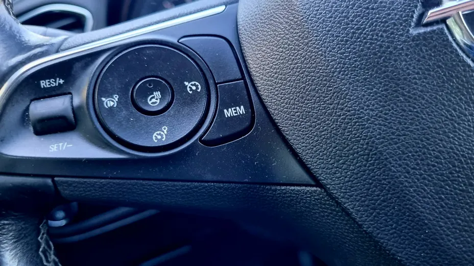 OPEL Grandland X -
