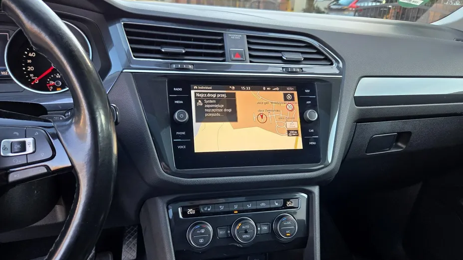 VOLKSWAGEN Tiguan -