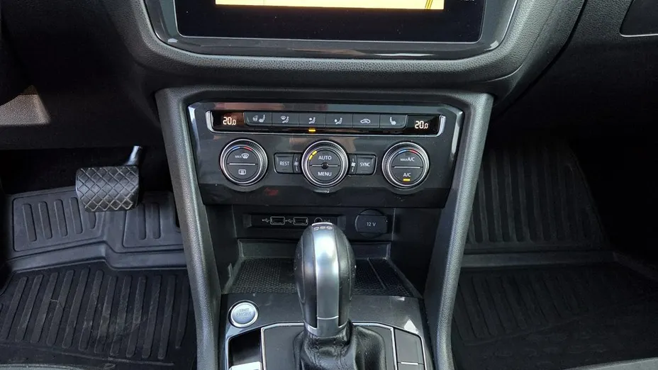 VOLKSWAGEN Tiguan -
