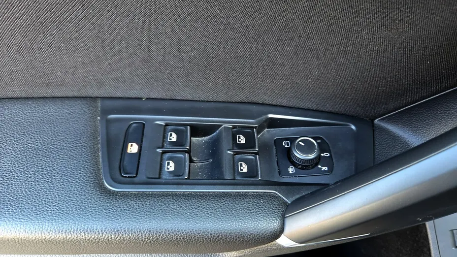 VOLKSWAGEN Tiguan -