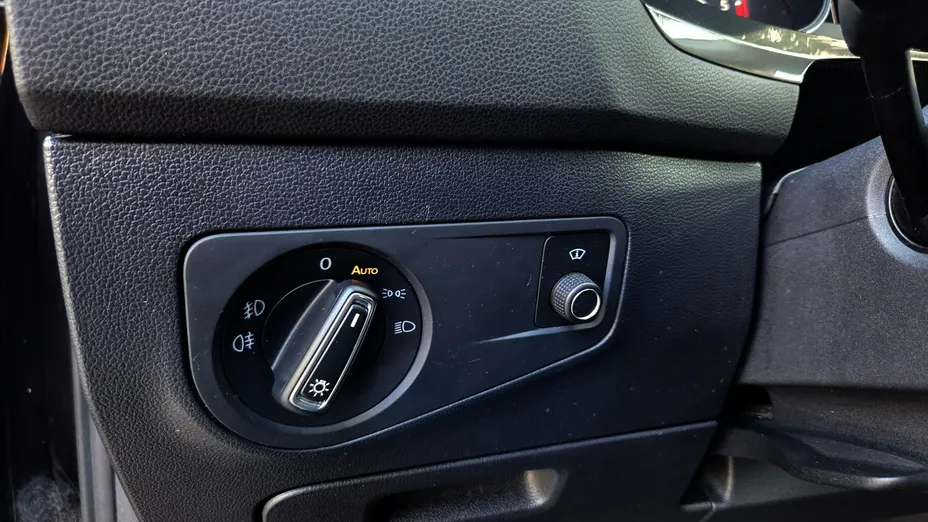 VOLKSWAGEN Tiguan -