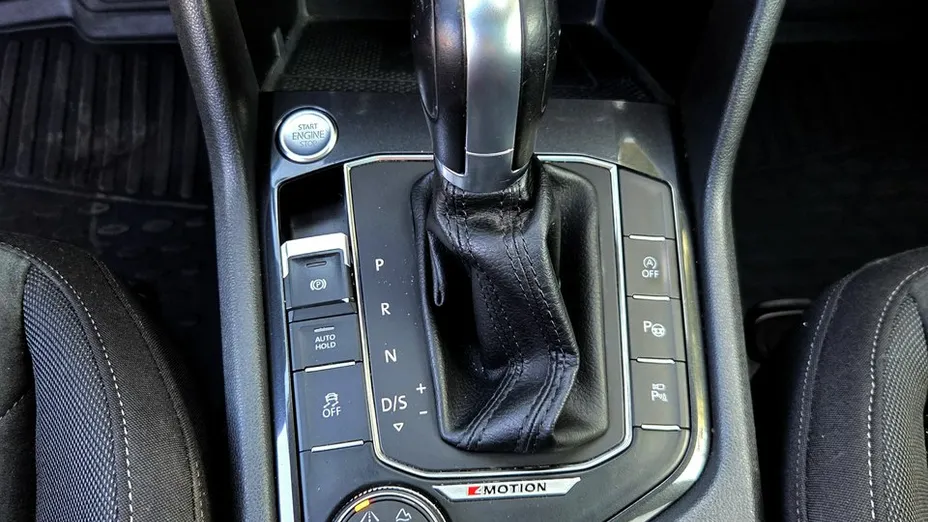 VOLKSWAGEN Tiguan -