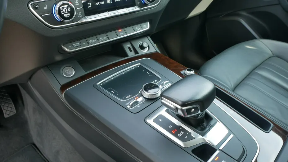 AUDI Q5 -
