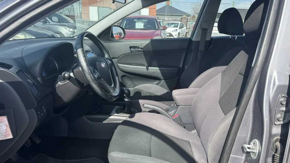 HYUNDAI i30 -