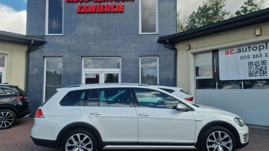 VOLKSWAGEN Golf -