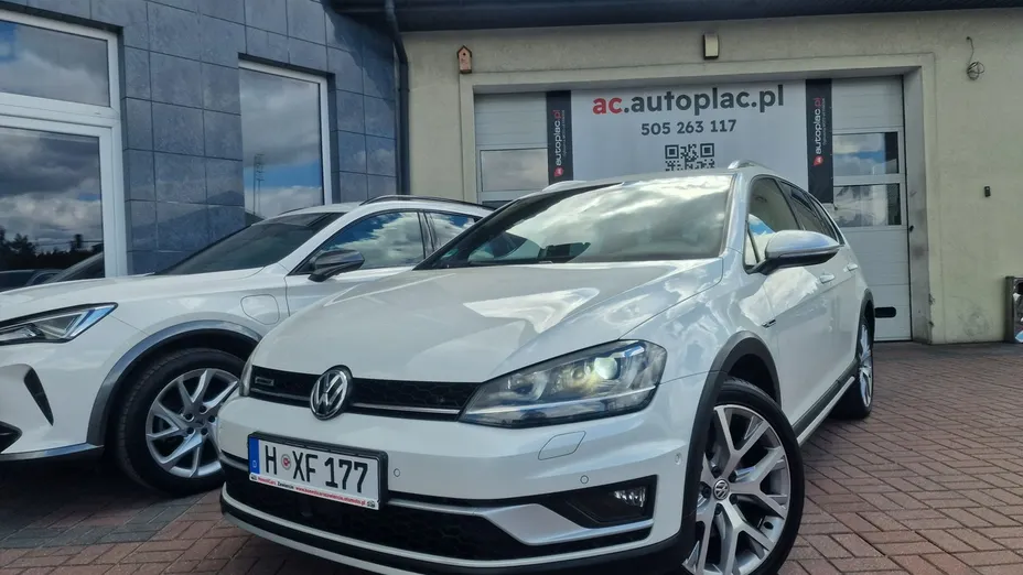 VOLKSWAGEN Golf -