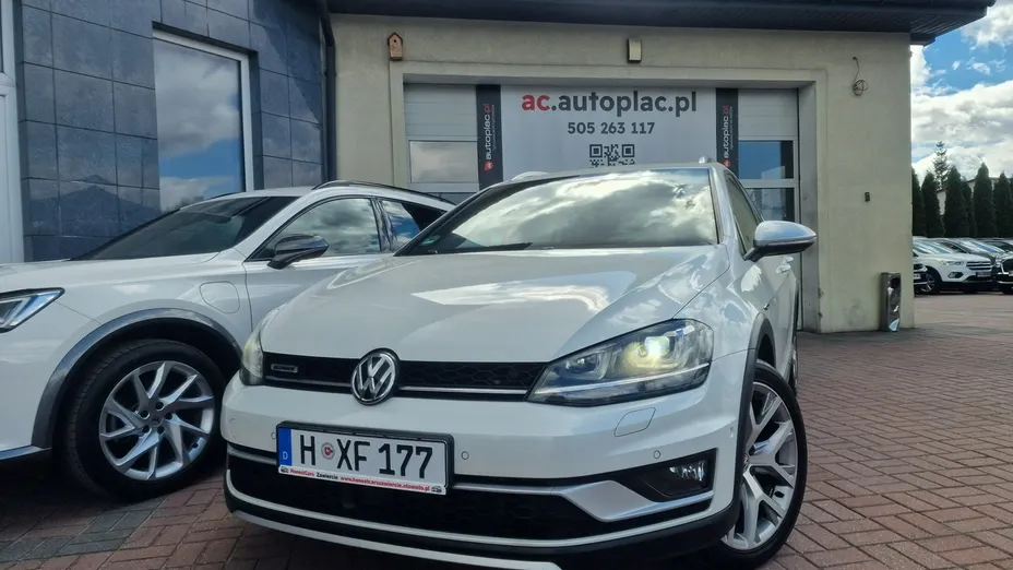 VOLKSWAGEN Golf -