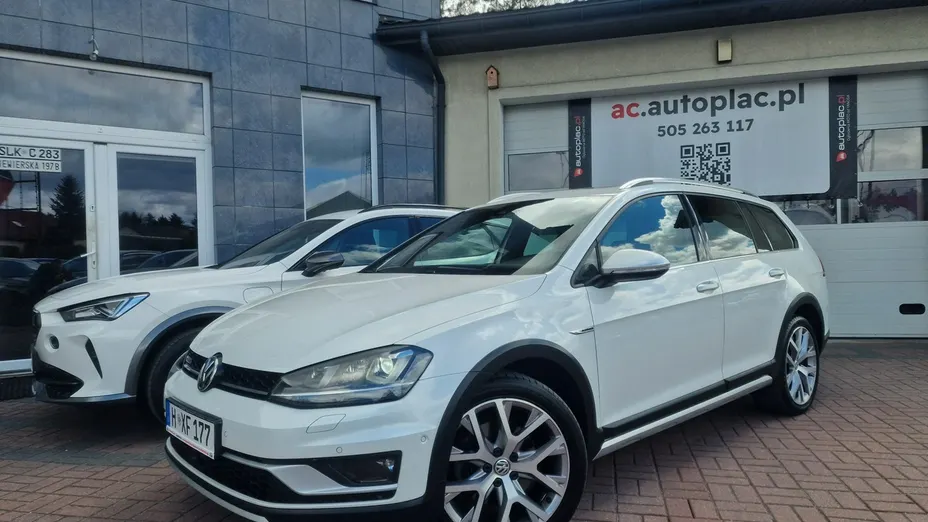 VOLKSWAGEN Golf -