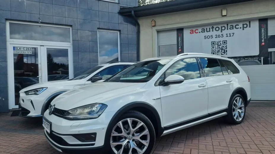 VOLKSWAGEN Golf -