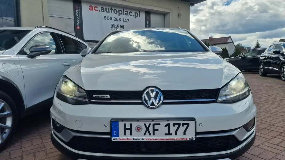 VOLKSWAGEN Golf -