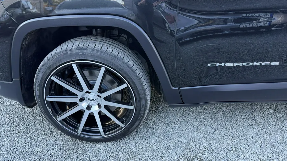 JEEP Cherokee -
