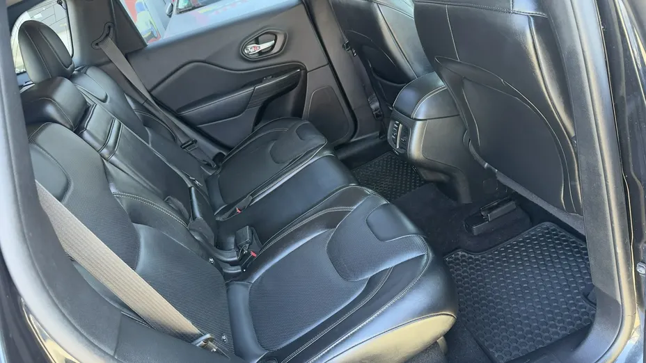 JEEP Cherokee -