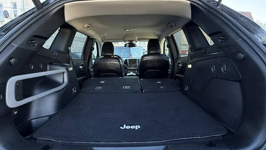JEEP Cherokee -