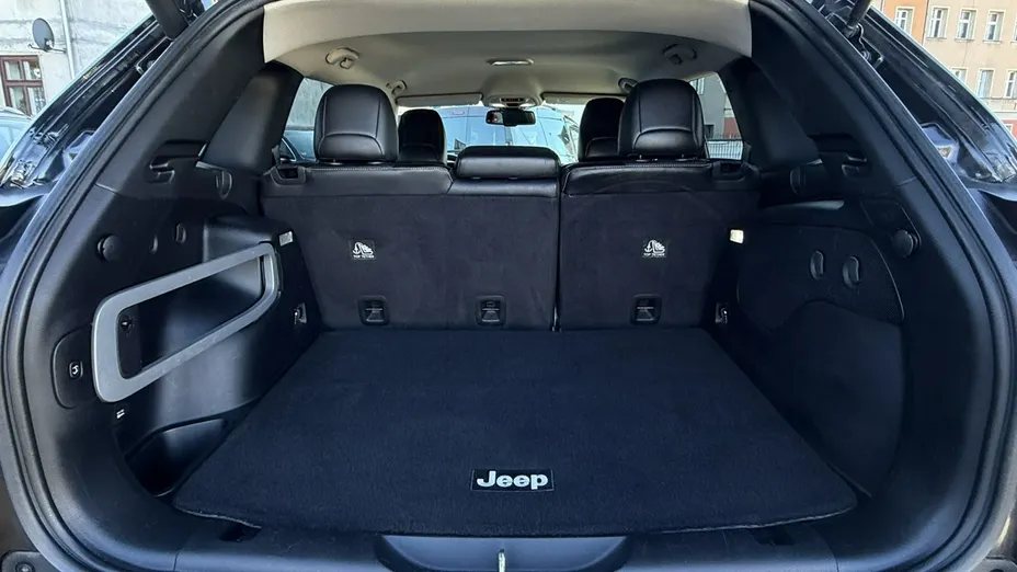 JEEP Cherokee -