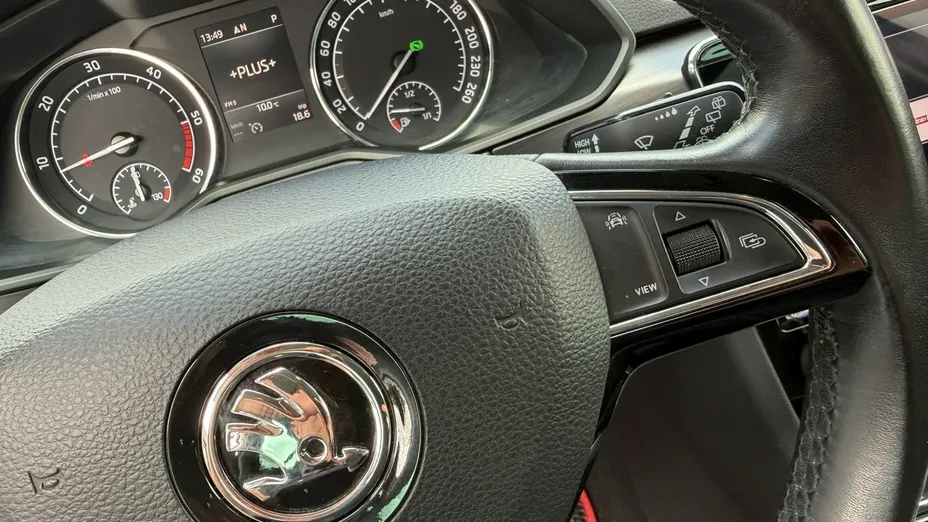 SKODA Superb -