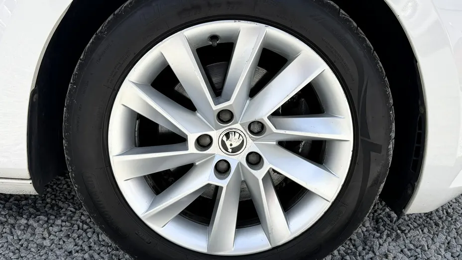 SKODA Superb -