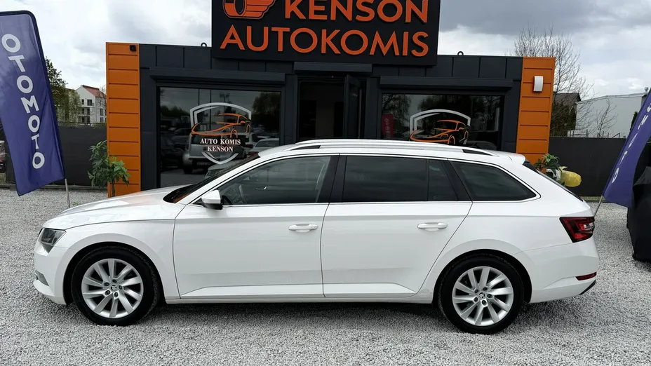 SKODA Superb -