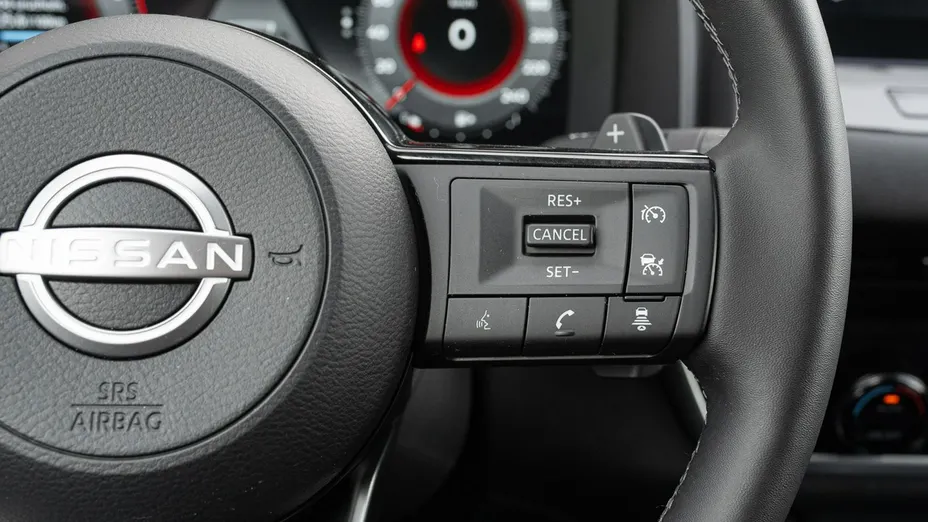 NISSAN Qashqai -