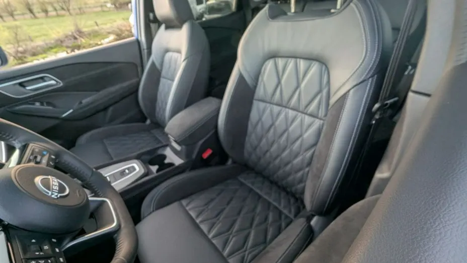 NISSAN Qashqai -