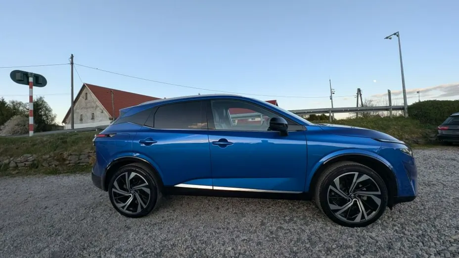 NISSAN Qashqai -