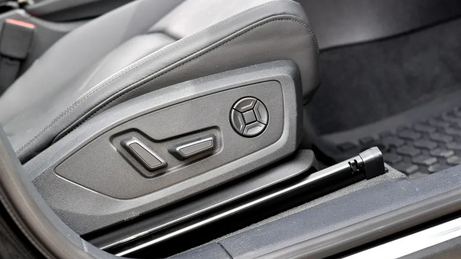 AUDI Q3 -